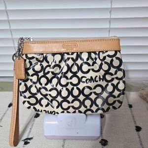 Coach Black and Cream Patterned Wristlet Leah Pop Art Wrislet